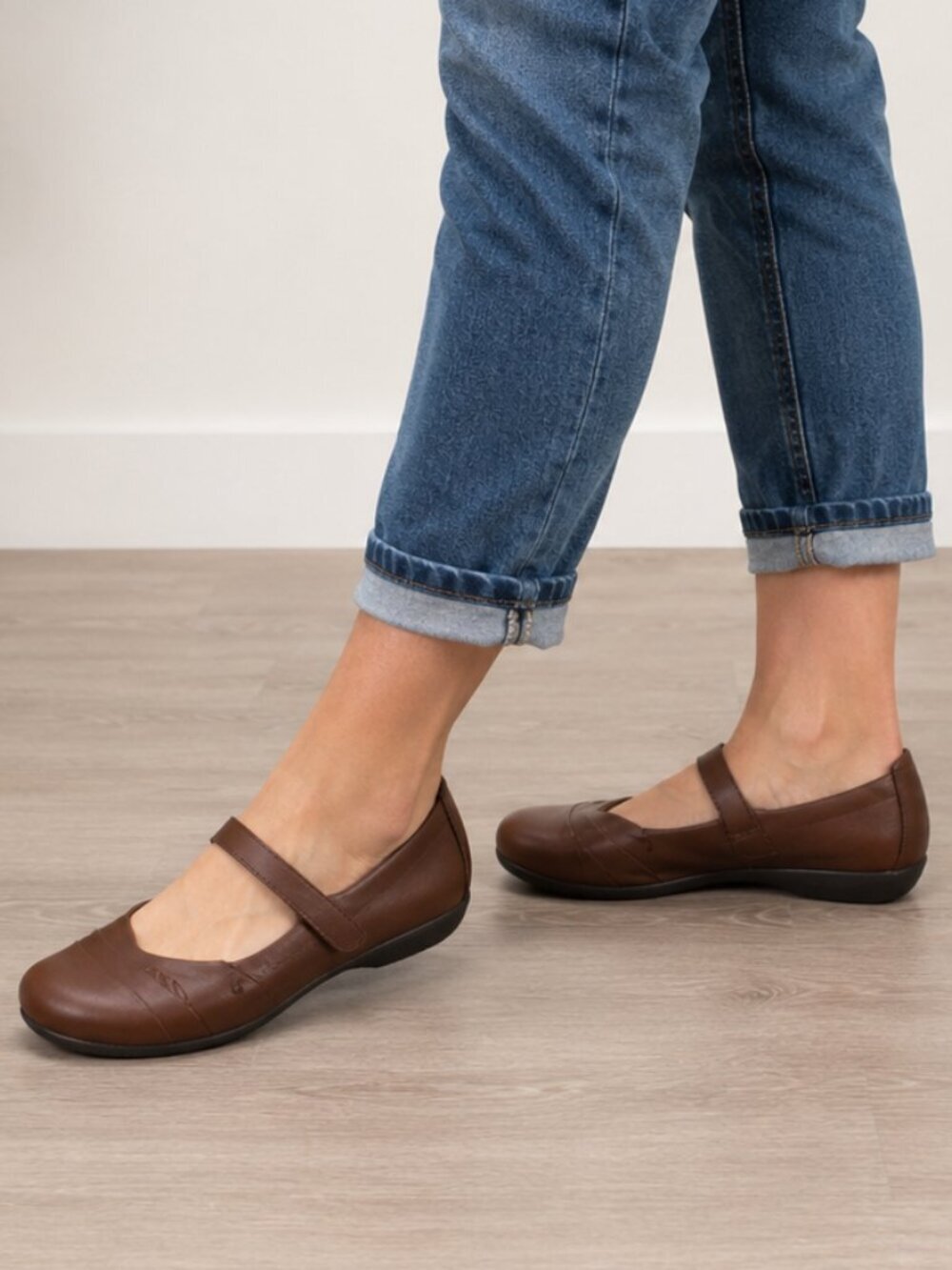 GNW Sherese Mary Jane Flats Womens Size 8M Brown Comfort Hook Loop Shoes